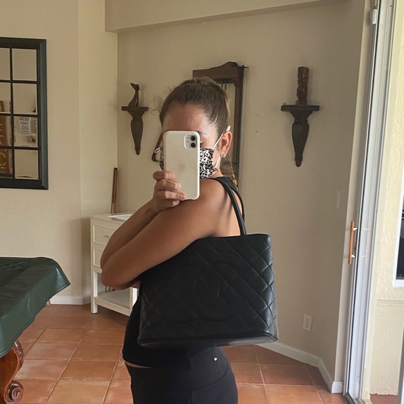 AUTHENTIC Chanel Caviar Quilted Medallion Tote ๐ - Picture 15 of 15